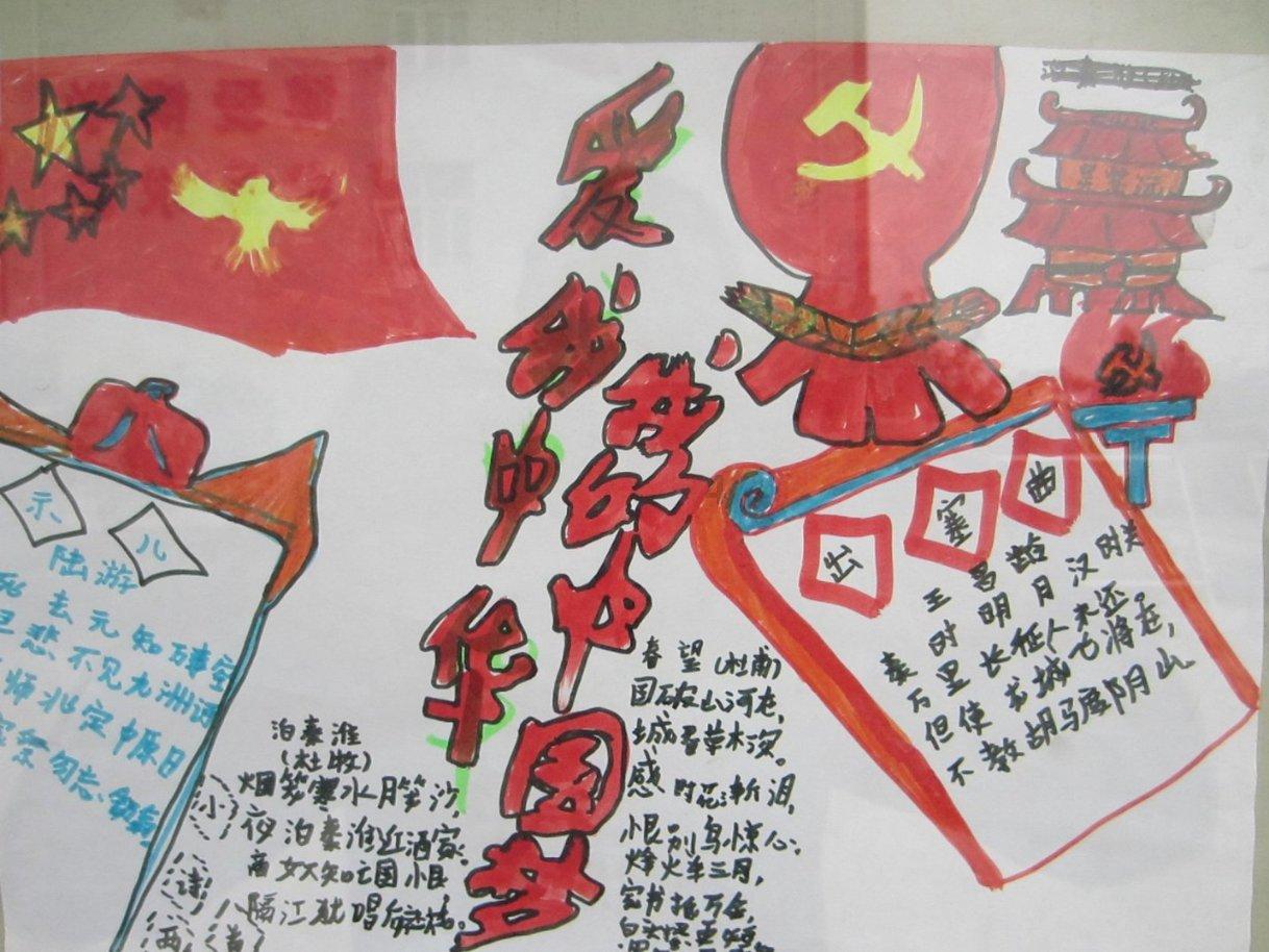 沙滩游玩的女孩们
